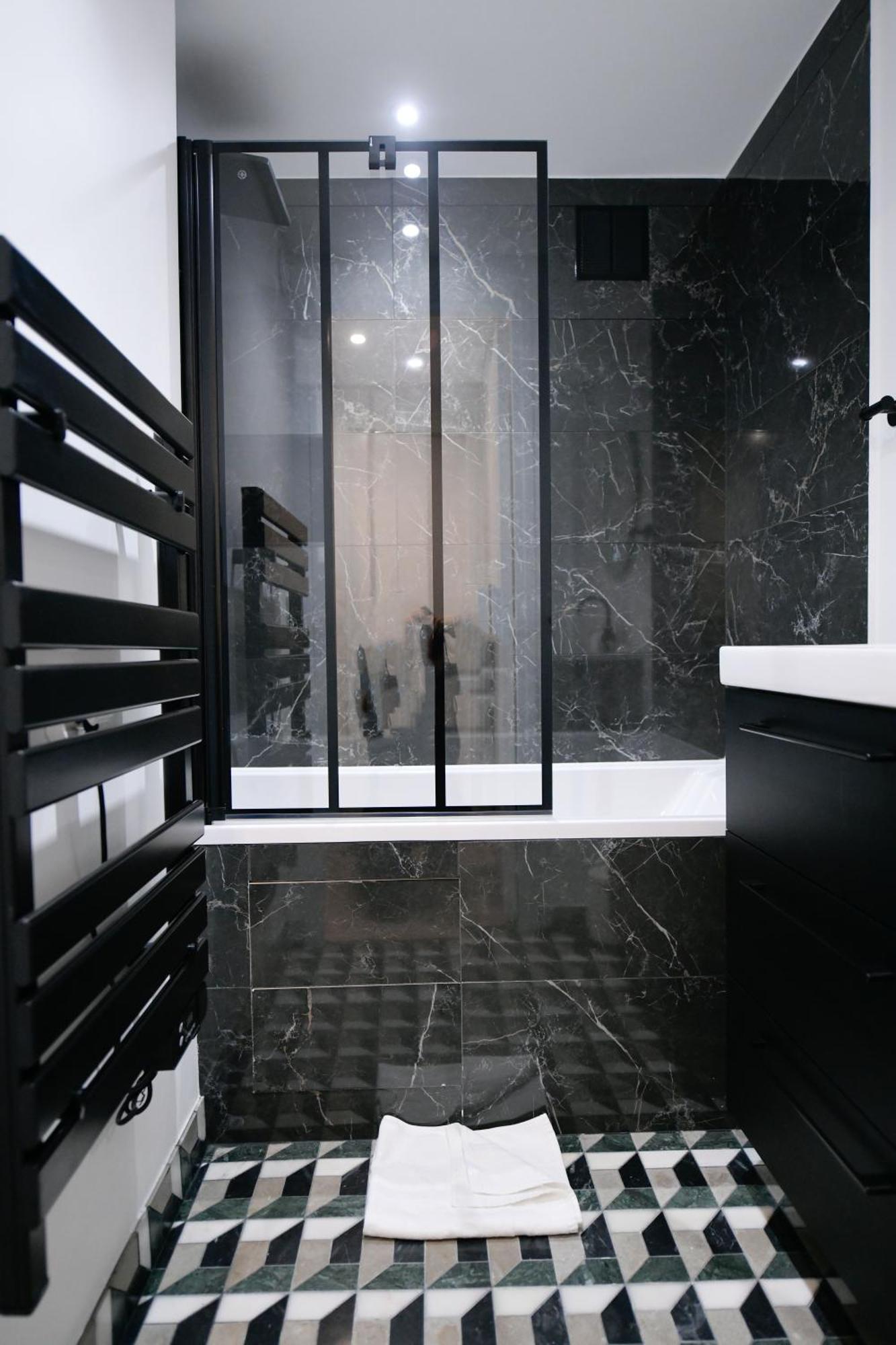 Montmartre Marvel! Designer Apartment Near Metro Parijs Buitenkant foto